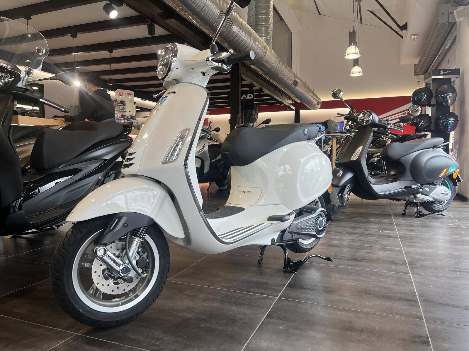 VESPA VEHICULE DE DEMO EN VENTE 55KM A MOTO LA MAJOR AUBAGNE