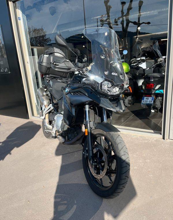 MOTO D'OCCASION BMW  F 750 GS AVEC TOP CASE PROCHE DE MARSEILLE