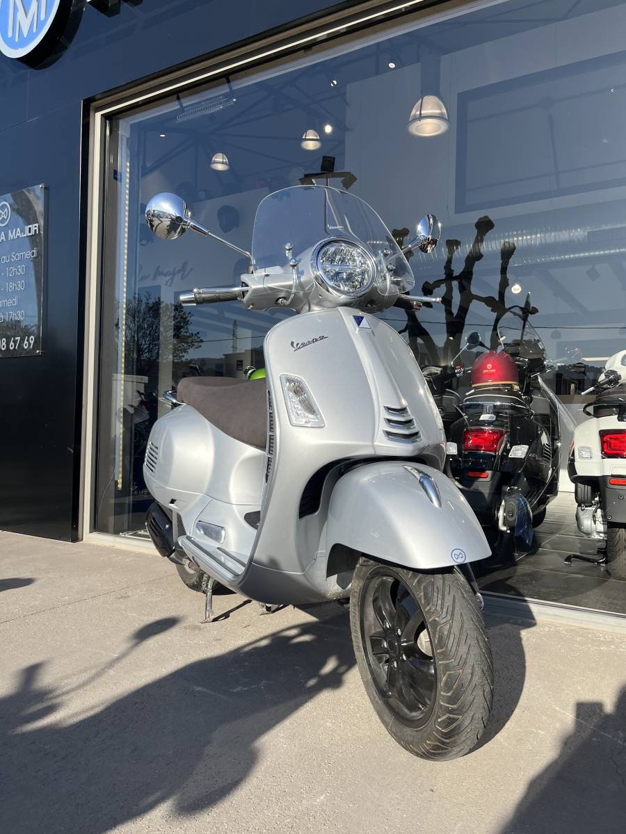 SCOOTER VESPA GTS 125 TRES BON ETAT PAS CHER 