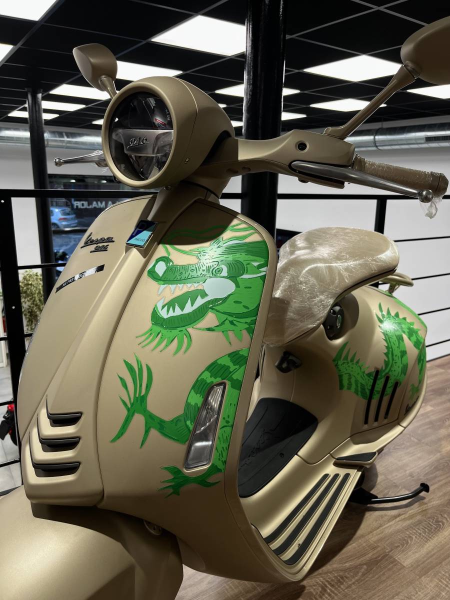 VESPA EDITION SPECIALE 946 DRAGON PROCHE D'AUBAGNE