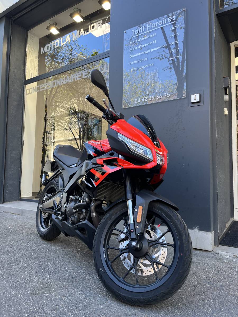 MOTO APRILIA D'OCCASION TUONO 125 TRES BON ETAT PAS CHERE A MARSEILLE