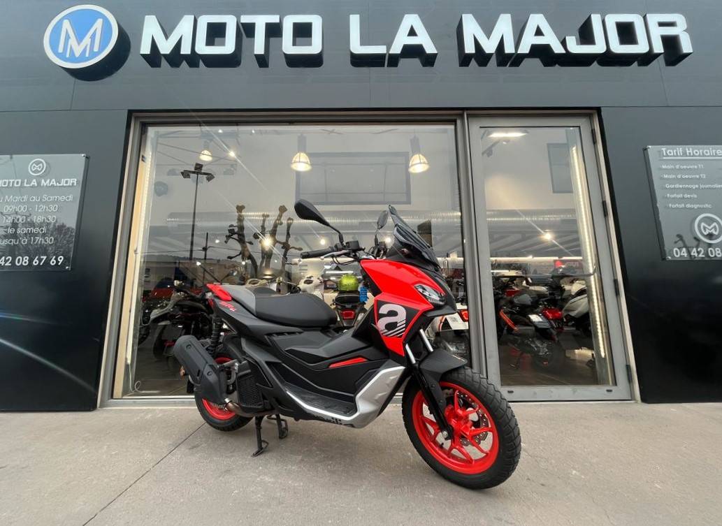 VENTE SCOOTER APRILIA SR GT 125 TRES BON ETAT A AUBAGNE