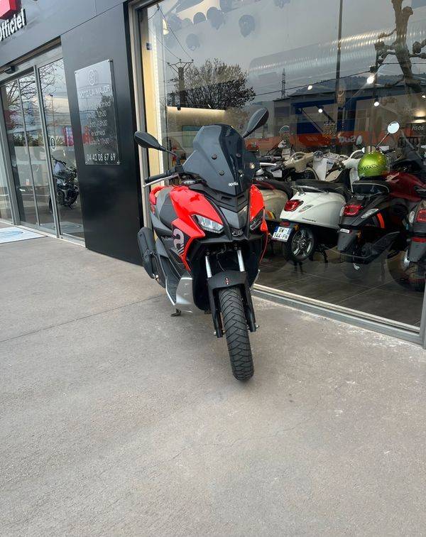 APRILIA SR GT 125 ROUGE ET NOIR EN TRES BON ETAT PAS CHER