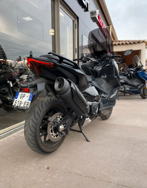 T-MAX 560 TECH MAX NOIR PROCHE DE MARSEILLE