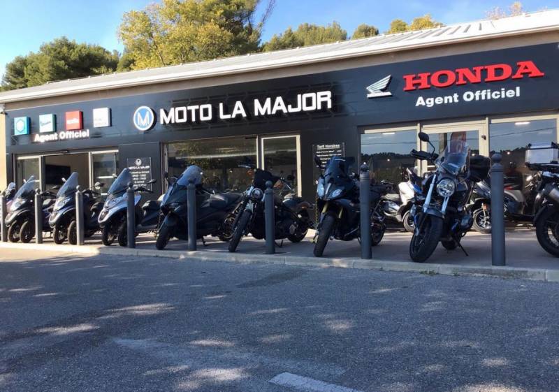MOTO LA MAJOR AUBAGNE VEND CB750 HRONET