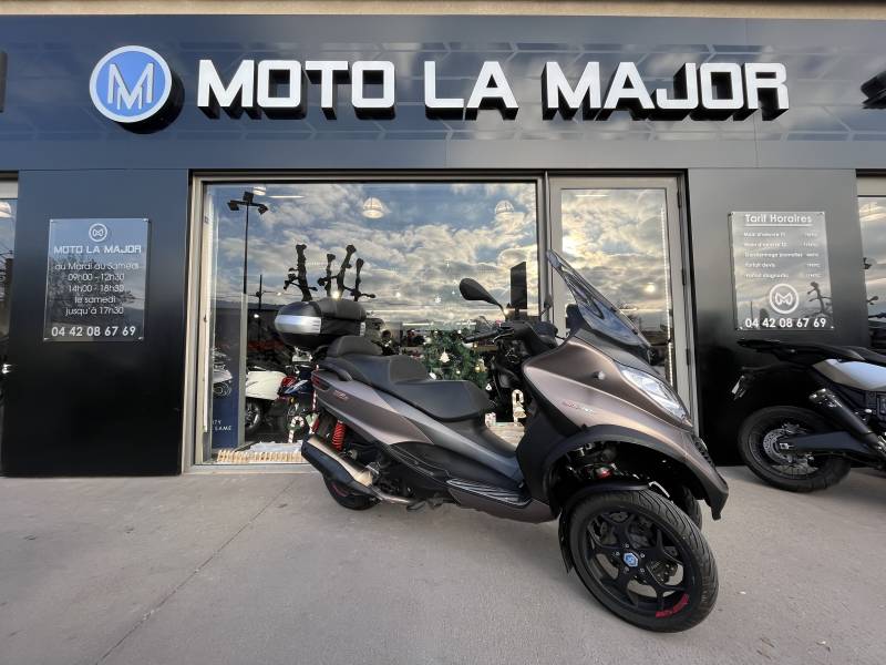 VENTE SCOOTER 3 ROUES D'OCCASION MARRON PIAGGIO 