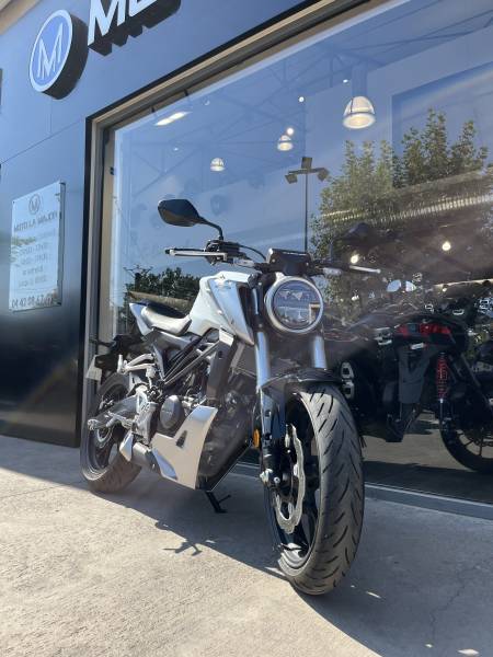 MOTO 125 HONDA CB 125 R A MOTO LA MAJOR PORCHE DE LA CIOTAT