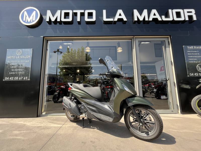 VENTE D'UN SCOOTER PIAGGIO BEVERLY S 400 HPE 2024 1600 KM VÉHICULE DE DÉMONSTRATION Garantie Constructeur 04/2026 À AUBAGNE PROCHE DE MARSEILLE
