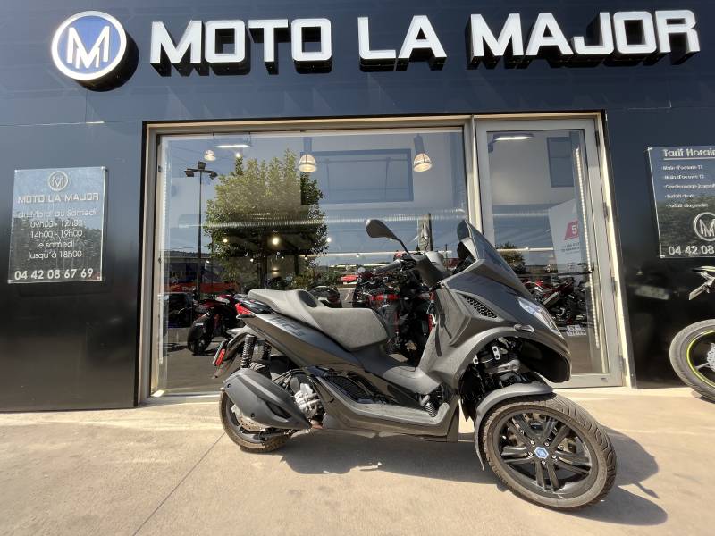 VENTE D'UN SCOOTER PIAGGIO MP3 300 HPE DEEP BLACK 2024 120 KM VÉHICULE DE DÉMONSTRATION Garantie Constructeur 04/2026 À AUBAGNE PROCHE DE MARSEILLE