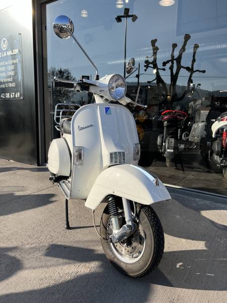 VESPA RETRO DISPONIBLE A MOTO LA MAJOR