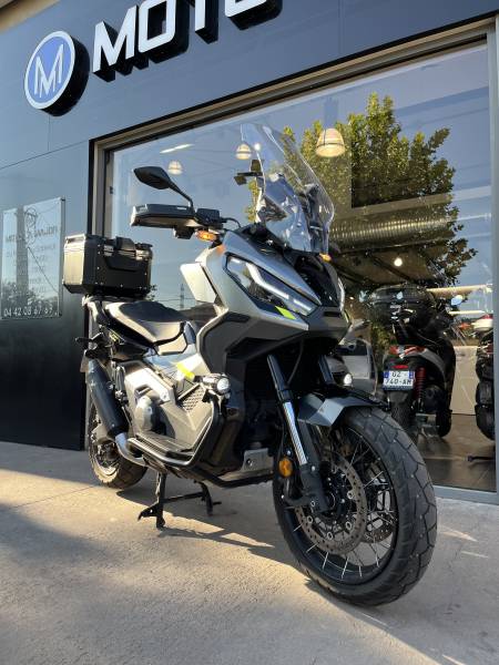 VENTE SCOOTER D'OCCASION X-ADV 750 AVEC TOP CASE ET ECHAPPEMENT IXRACE