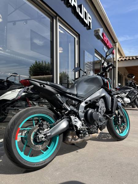 YAMAHA D'OCCASION MT 09 GRIS 