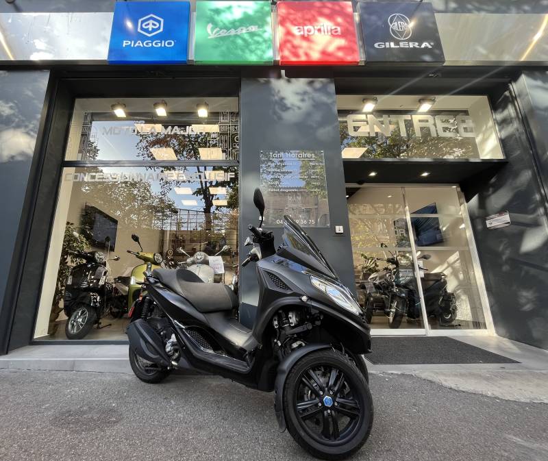 VENTE SCOOTER 3 ROUES PIAGGIO A MARSEILLE LA JOLIETTE 