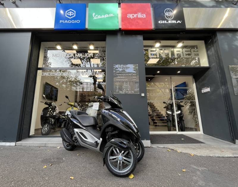 VENTE D'UN SCOOTER PIAGGIO MP3 300 YOURBAN LT 2013 20300 KM Garantie 12 mois À LA JOLIETTE PROCHE DE LA CATHÉDRALE LA MAJOR MARSEILLE.