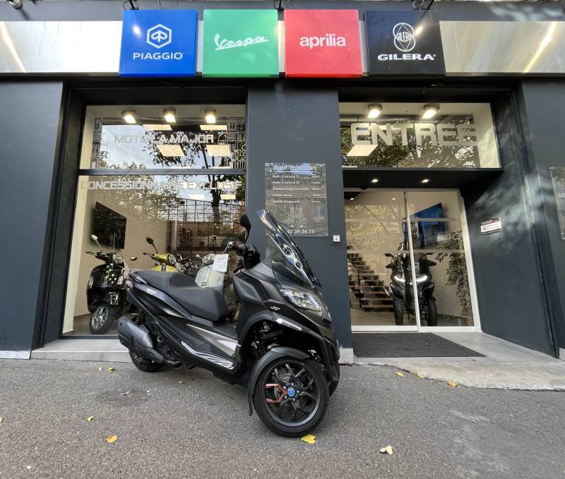 VENTE D'UN SCOOTER PIAGGIO MP3 530 HPE EXCLUSIVE 2024 1900 KM Garantie 12 mois À LA JOLIETTE PROCHE DE LA CATHÉDRALE LA MAJOR MARSEILLE.